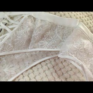 VICTORIA'S SECRET FASHION SHOW Dream Angles Lace Iridescence White Panties - NWT